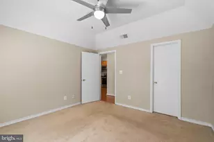 12151 Penderview Ln, Fairfax, VA 22033 - Photo 10