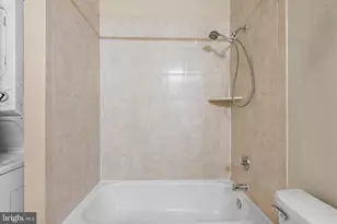 12151 Penderview Ln, Fairfax, VA 22033 - Photo 14