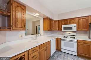 14609 Creek Valley Ct, Centreville, VA 20120 - Photo 10