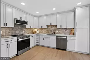 8532 Lakinhurst Ln, Springfield, VA 22152 - Photo 2
