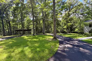10611 Allenwood Ln, Great Falls, VA 22066 - Photo 46