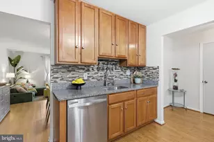 8346 Stationhouse Ct, Lorton, VA 22079 - Photo 2