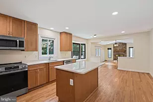 9404 Goldfield Ln, Burke, VA 22015 - Photo 12