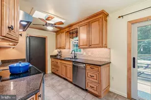 2605 Seskey Glen Ct, Herndon, VA 20171 - Photo 10