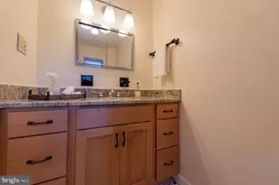 7041 Cindy Ln, Annandale, VA 22003 - Photo 22