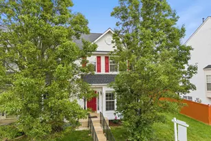 2475 Wheat Meadow Cir, Herndon, VA 20171 - Photo 4