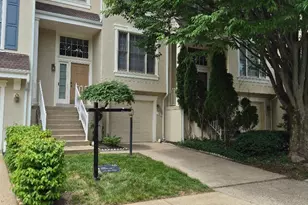 1303 Park Garden Ln, Reston, VA 20194 - Photo 2