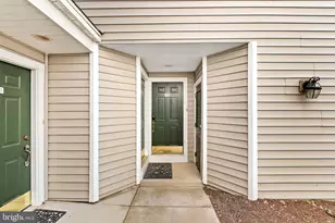 12785 Fair Briar Ln, Fairfax, VA 22033 - Photo 2