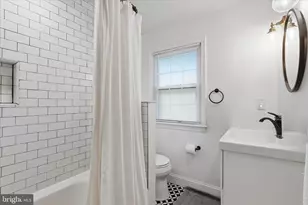 108 Oakmont Ct NE, Vienna, VA 22180 - Photo 18