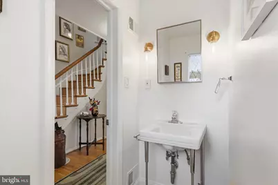 108 Oakmont Court NE, Vienna, VA 22180 - Photo 4