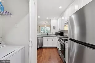 12885 Fair Briar Ln, Fairfax, VA 22033 - Photo 18
