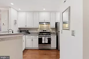 12885 Fair Briar Ln, Fairfax, VA 22033 - Photo 16