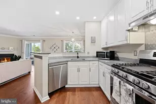 12885 Fair Briar Ln, Fairfax, VA 22033 - Photo 14