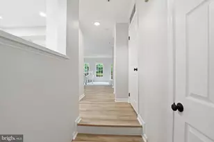 6845 Malton Ct, Centreville, VA 20121 - Photo 4