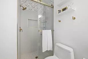 8218 Doctor Craik Ct, Alexandria, VA 22306 - Photo 18