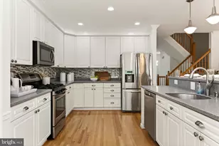 6241 Windham Hill Run, Alexandria, VA 22315 - Photo 4