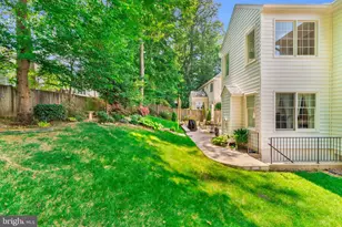 9515 Holly Prospect Ct, Burke, VA 22015 - Photo 6