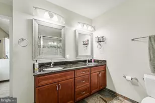 8019 Oak Bridge Ln, Fairfax Station, VA 22039 - Photo 28