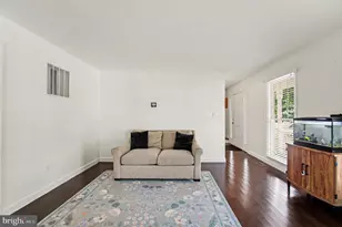 8019 Oak Bridge Ln, Fairfax Station, VA 22039 - Photo 16