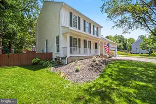 8019 Oak Bridge Ln, Fairfax Station, VA 22039 - Photo 4