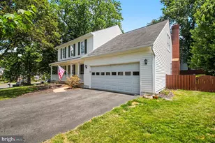 8019 Oak Bridge Ln, Fairfax Station, VA 22039 - Photo 2