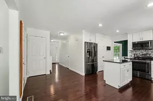 8019 Oak Bridge Ln, Fairfax Station, VA 22039 - Photo 8