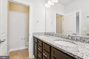 13340 Sherwood Park Ln, Herndon, VA 20171 - Photo 16