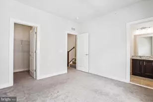 13340 Sherwood Park Ln, Herndon, VA 20171 - Photo 18