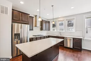 13340 Sherwood Park Ln, Herndon, VA 20171 - Photo 4