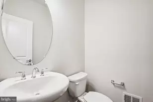 13340 Sherwood Park Ln, Herndon, VA 20171 - Photo 12