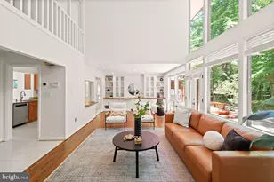 11609 Sourwood Ln, Reston, VA 20191 - Photo 2