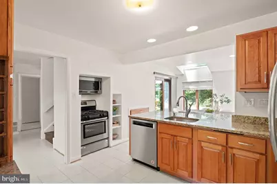 11609 Sourwood Lane, Reston, VA 20191 - Photo 24