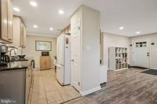 7011 Kenfig Pl, Falls Church, VA 22042 - Photo 6