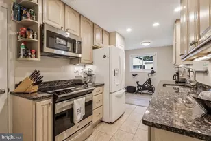 7011 Kenfig Pl, Falls Church, VA 22042 - Photo 8