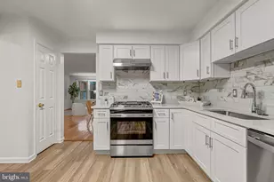 10139 Oakwood Chase Ct, Oakton, VA 22124 - Photo 12
