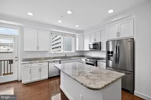 8319 Looking Glass Way, Fairfax, VA 22031 - Photo 12