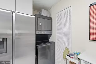 8380 Greensboro Dr, McLean, VA 22102 - Photo 10