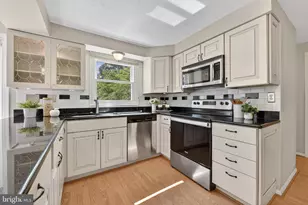 1108 Riva Ridge Dr, Great Falls, VA 22066 - Photo 10