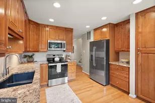 8906 Tailcoat Ct, Springfield, VA 22153 - Photo 4