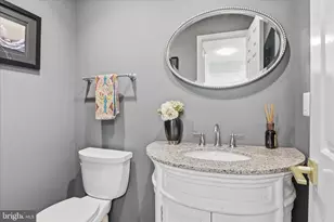 7257 McLean Commons Ln, McLean, VA 22101 - Photo 12