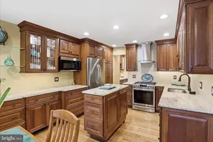 7257 McLean Commons Ln, McLean, VA 22101 - Photo 24