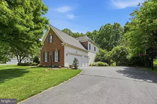 11693 Caris Glenne Dr, Herndon, VA 20170 - Photo 4