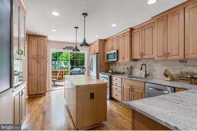 6006 Merryvale Court, Springfield, VA 22152 - Photo 8