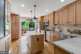 6006 Merryvale Ct, Springfield, VA 22152 - Photo 8