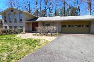 8523 Tysons Ct, Vienna, VA 22182 - Photo 2
