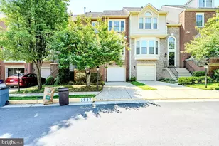 3907 Clares Ct, Fairfax, VA 22033 - Photo 2