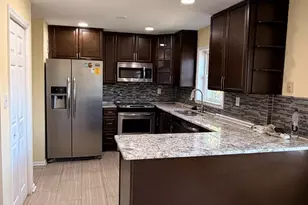 9115 Barrick St, Fairfax, VA 22031 - Photo 2