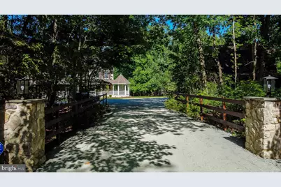 813 Blacks Hill Road, Great Falls, VA 22066 - Photo 2