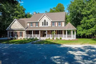 813 Blacks Hill Rd, Great Falls, VA 22066 - Photo 4