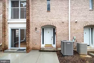 3783 Persimmon Cir, Fairfax, VA 22031 - Photo 2